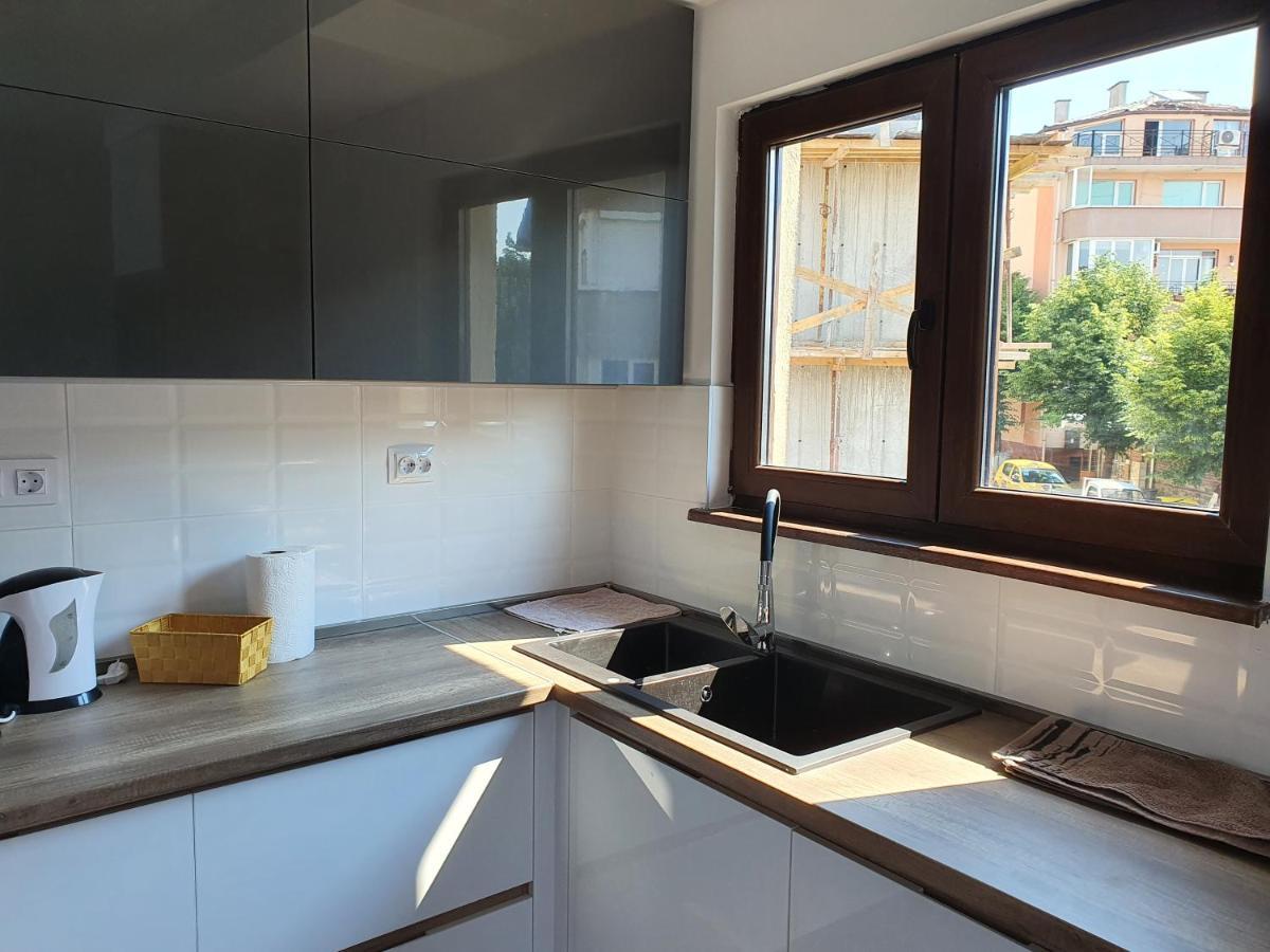 Sunny Apartment บลาโกเอฟกราด ภายนอก รูปภาพ